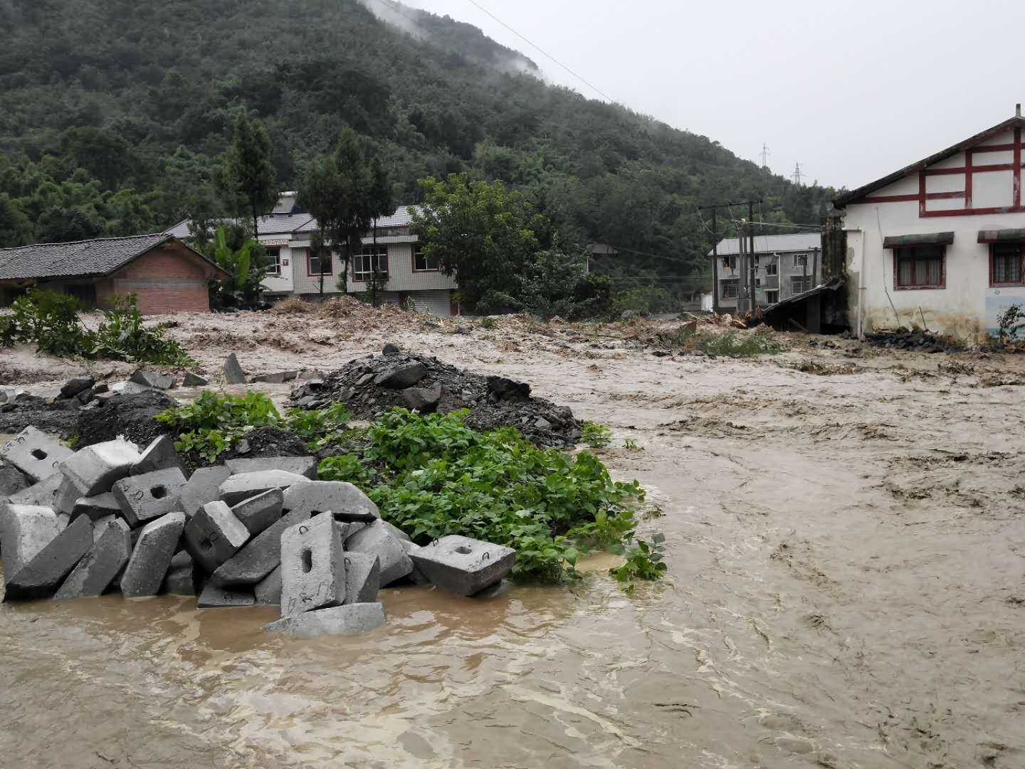 泥石流、山體滑坡等地質(zhì)災(zāi)害時有發(fā)生